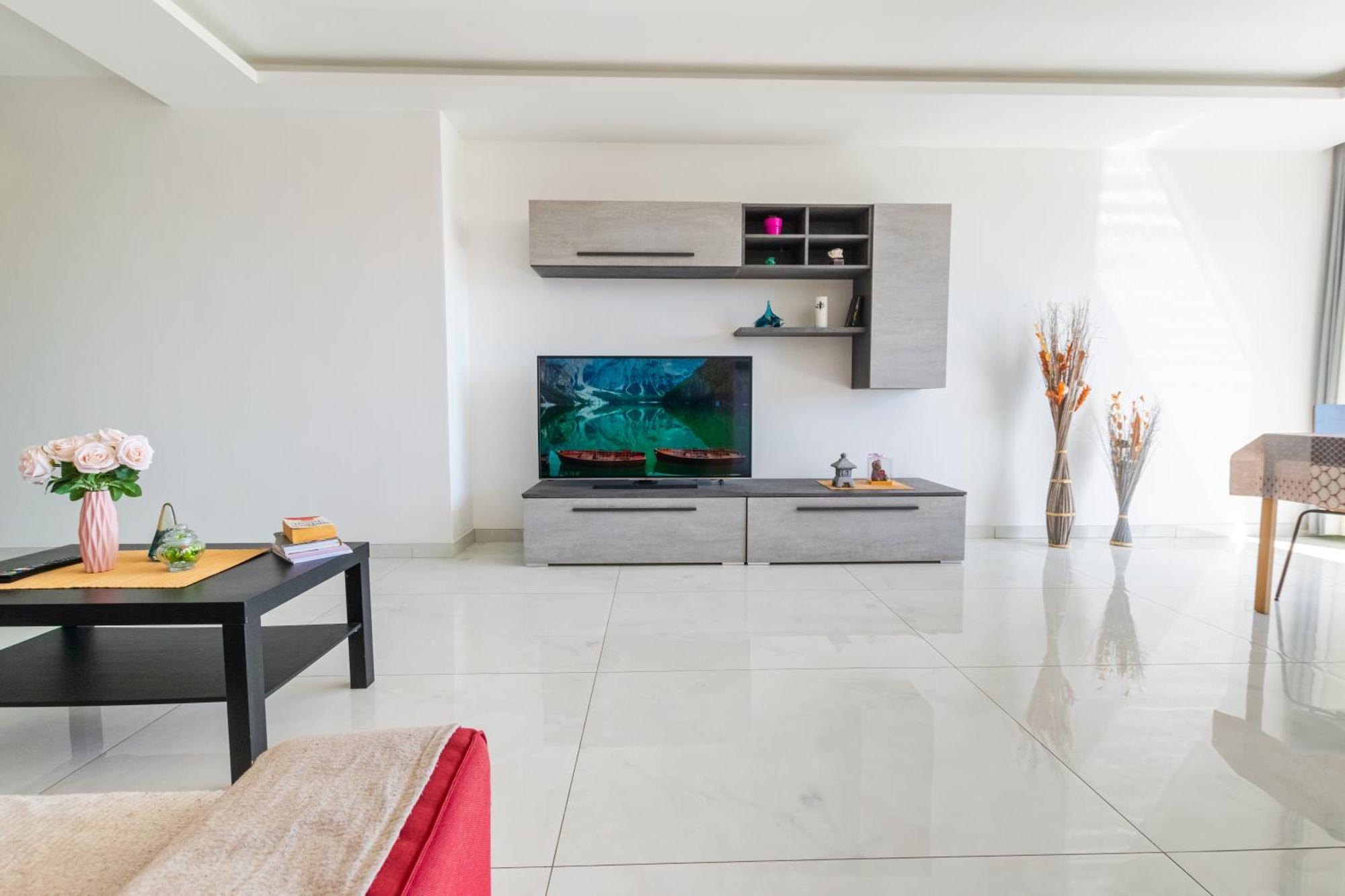 New Spacious Apartment With Amazing View Bugibba Σεντ Πόλς Μπέι Εξωτερικό φωτογραφία